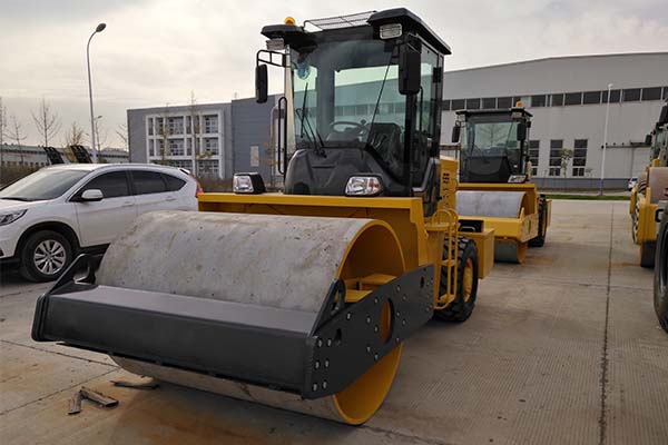振動<a href='http://m.ytoven.com' target='_blank'>壓路機(jī)</a>
